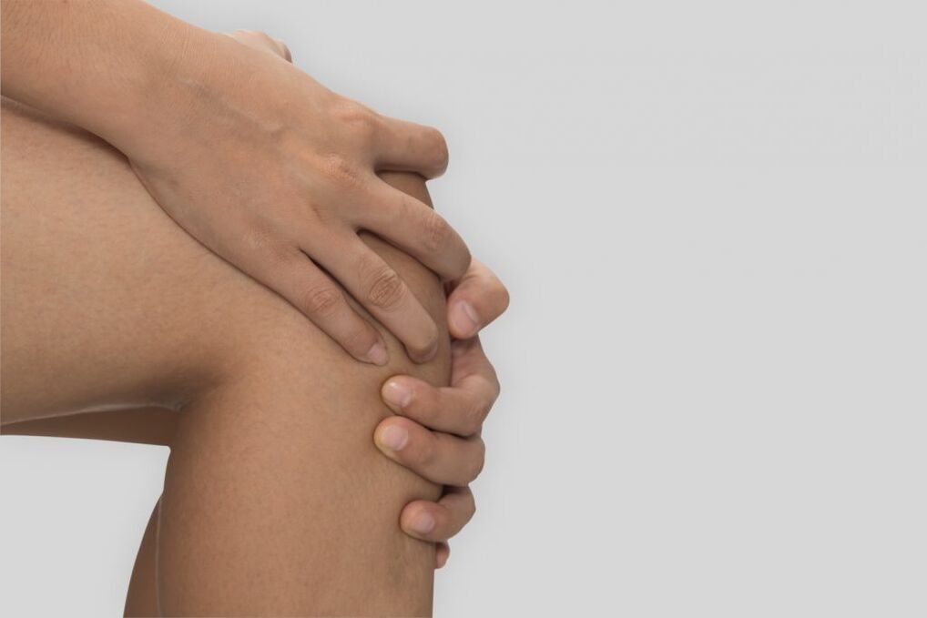 膝关节骨关节炎，伴有膝盖活动受限和疼痛